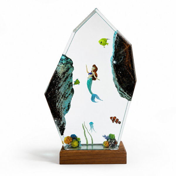 Sirenita Resin Lamp